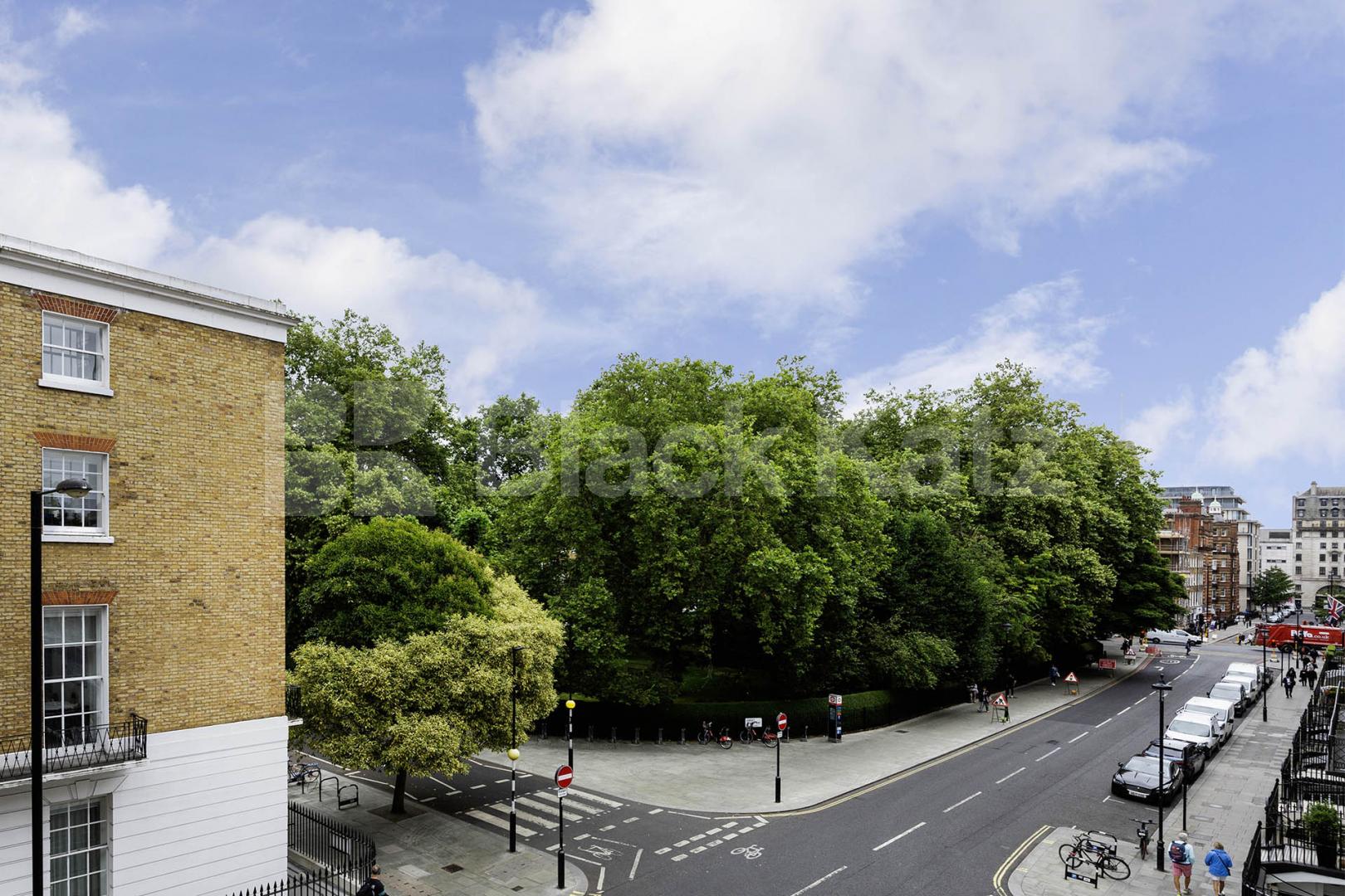 Three double bedrooms, two bathrooms, high ceilings and a spacious lounge. Melcombe Court, Dorset Square, Baker Street